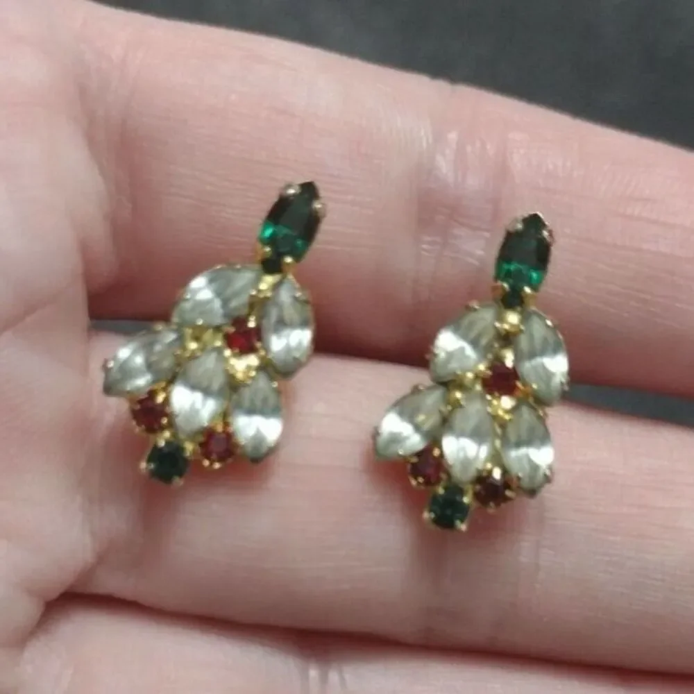 Vintage gold tone rhinestone holiday earrings tree dainty red green